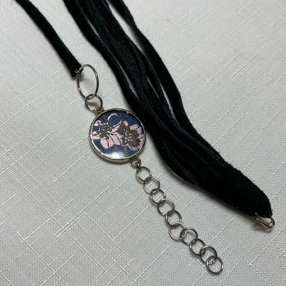 Handmade triple leather wrap bracelet. Sterling Silver. Silk floral fabric - Picture 6 of 8